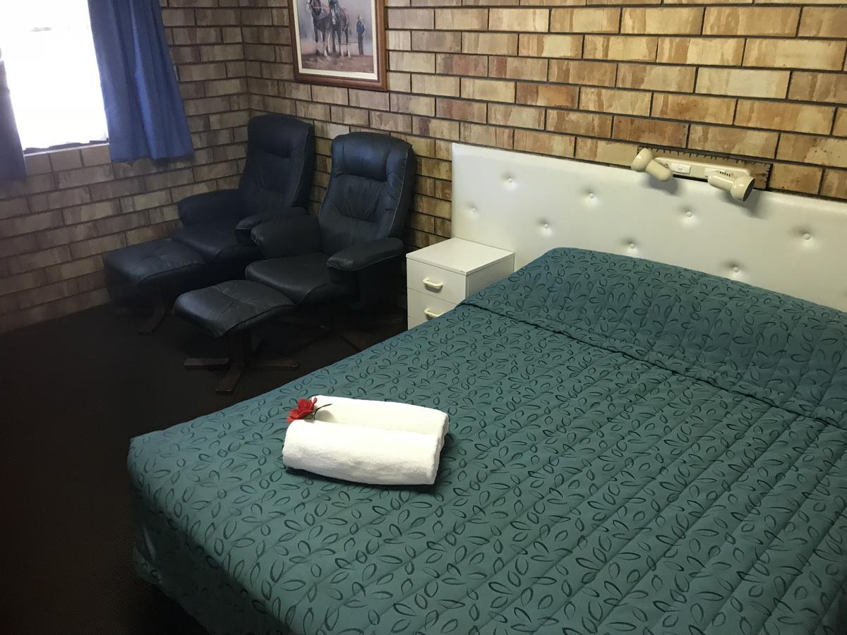 Miles Outback Motel Εξωτερικό φωτογραφία